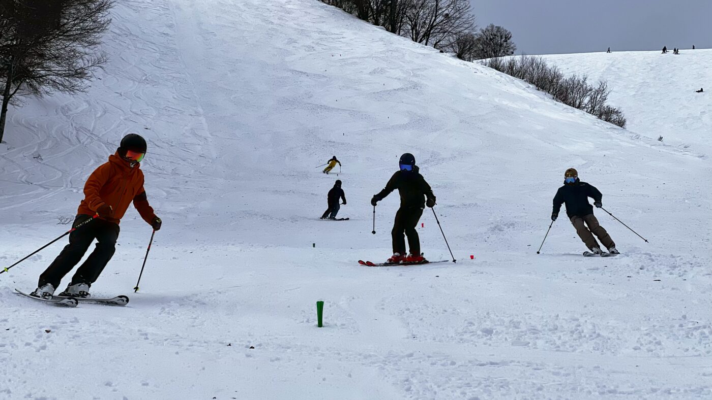 雪上トレーニング、スキーワークショップ、ターン弧規制、